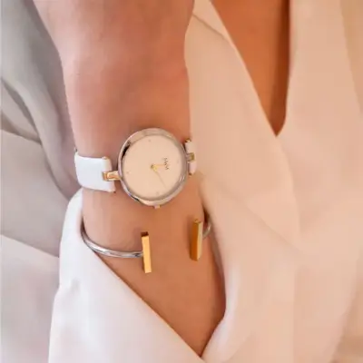 стильний годинник на руці